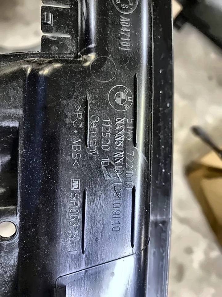 Накладка задньої панелі салону під заднім склом BMW 3 F30/F31, 7221019