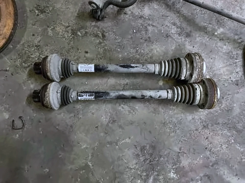 Піввісь задня audi a8 d4, 8R0501203D