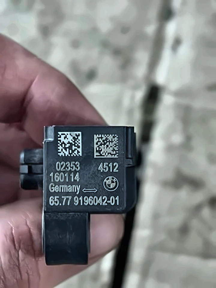 Датчик удара ориг с бмв ф32 2016, 9196042